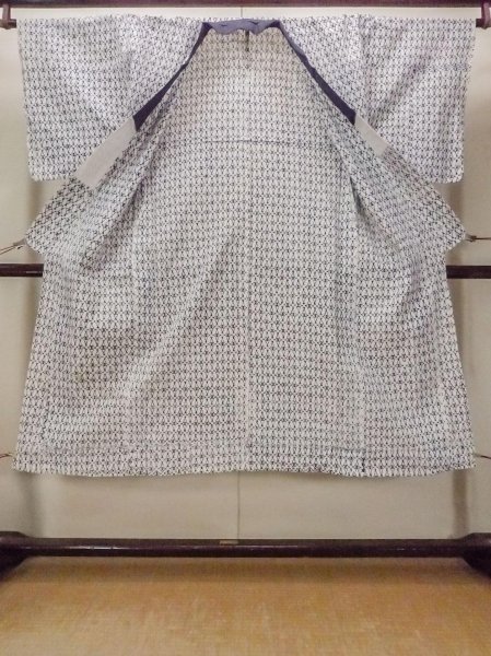 Photo2: O0218F Vintage Japanese kimono   White Men's Yukata for men / Cotton. Diamond-shaped flowers Stains all over.  (Grade D) (2)