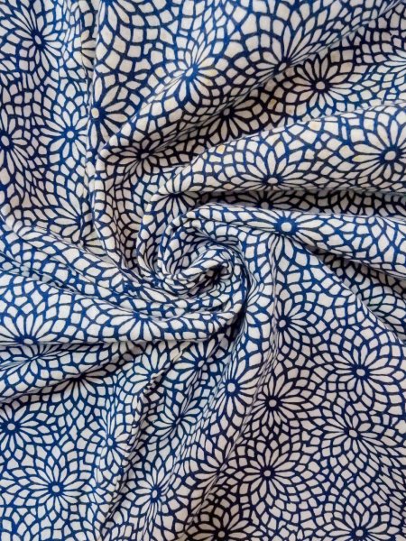 Photo12: O0218G Vintage Japanese kimono   White YUKATA summer(made in Japan) for women / Cotton. Chrysanthemum   (Grade C) (12)
