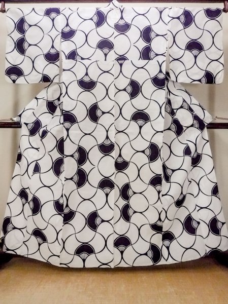 Photo1: O0218I Vintage Japanese kimono   White YUKATA summer(made in Japan) for women / Cotton. Folding fan   (Grade C) (1)