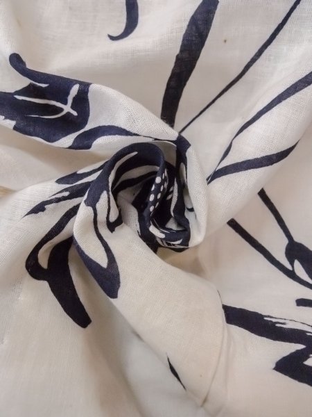 Photo12: O0218L Vintage Japanese kimono   Off White YUKATA summer(made in Japan) for women / Cotton/hemp Chrysanthemum,   (Grade C) (12)