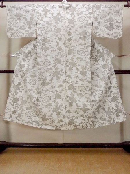 Photo1: O0218M Vintage Japanese kimono  Light Beige YUKATA summer(made in Japan) for women / Cotton. Peony,   (Grade C) (1)