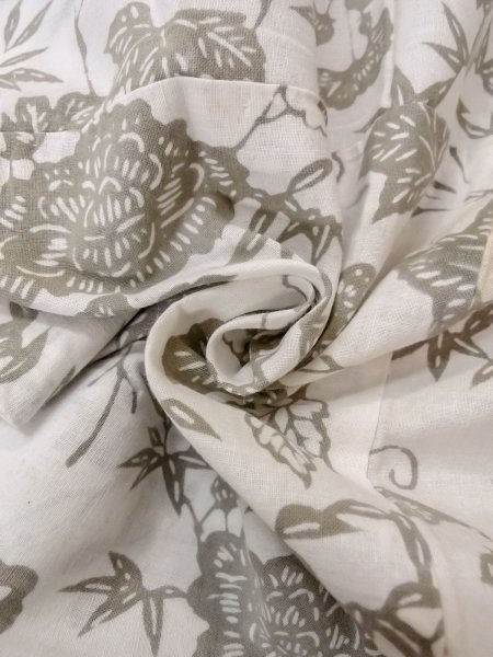 Photo11: O0218M Vintage Japanese kimono  Light Beige YUKATA summer(made in Japan) for women / Cotton. Peony,   (Grade C) (11)