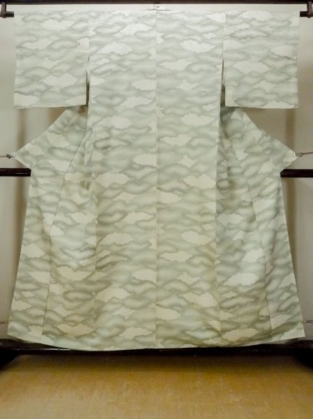 Photo1: O0218P Vintage Japanese kimono   Ivory KOMON dyed for women / Silk. Cloud,   (Grade B) (1)