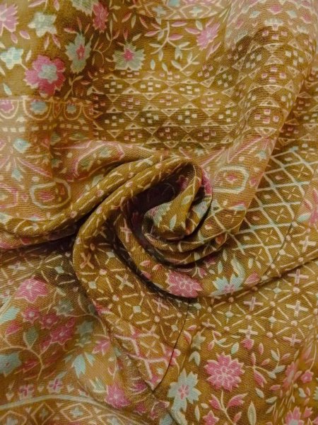 Photo11: O0219A Vintage Japanese kimono   Beige KOMON dyed for women / Silk. KIKYO Japanese balloonflower,   (Grade A) (11)