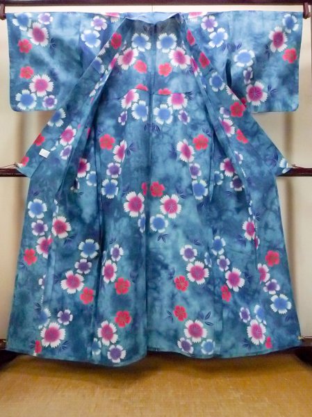 Photo2: O0228A Vintage Japanese kimono  Pale Light Blue YUKATA summer(made in Other than Japan) for women / Cotton. Flower,   (Grade C) (2)