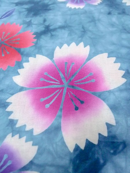 Photo9: O0228A Vintage Japanese kimono  Pale Light Blue YUKATA summer(made in Other than Japan) for women / Cotton. Flower,   (Grade C) (9)