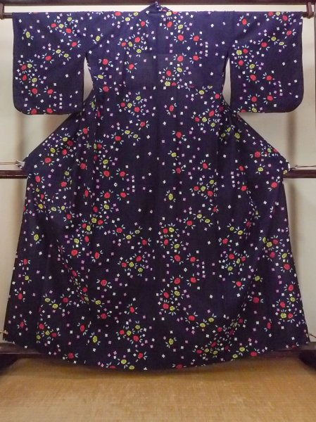 Photo1: O0228G Vintage Japanese kimono   Indigo Blue YUKATA summer(made in Japan) for women / Cotton. Flower,   (Grade B) (1)