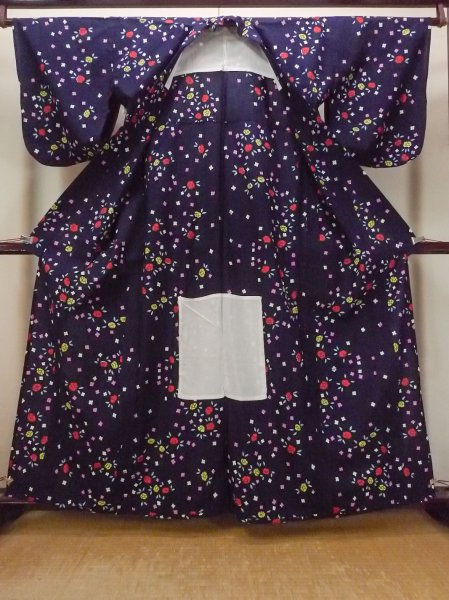 Photo2: O0228G Vintage Japanese kimono   Indigo Blue YUKATA summer(made in Japan) for women / Cotton. Flower,   (Grade B) (2)
