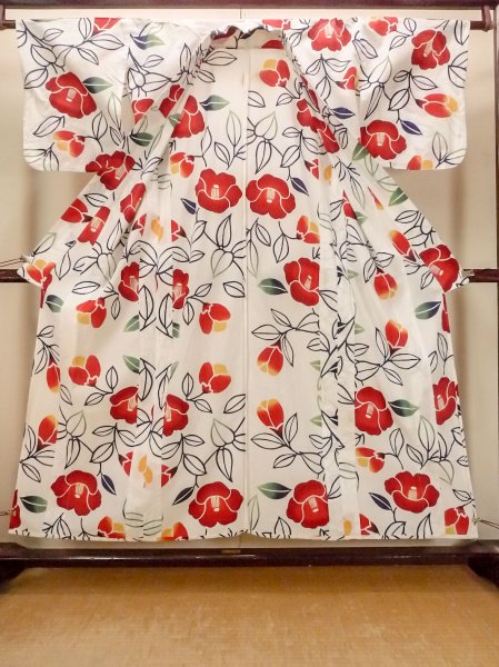 Photo2: O0228I Vintage Japanese kimono   White Pour Dyed Yukata for women / Cotton. Camellia,   (Grade D) (2)