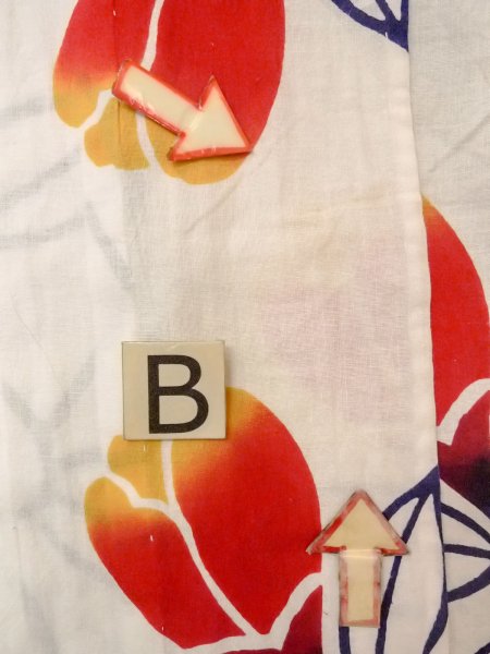 Photo15: O0228I Vintage Japanese kimono   White Pour Dyed Yukata for women / Cotton. Camellia,   (Grade D) (15)