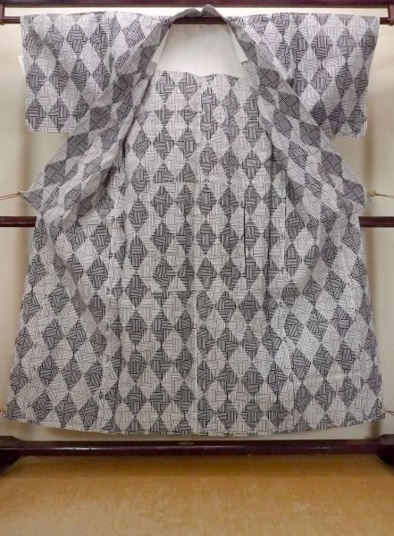 Photo2: O0228J Vintage Japanese kimono   White YUKATA summer(made in Japan) for women / Cotton/hemp Line,   (Grade D) (2)