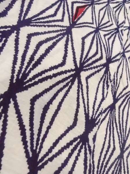 Photo9: O0228K Vintage Japanese kimono   White YUKATA summer(made in Japan) for women / Cotton. Geometrical pattern   (Grade B) (9)