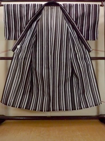 Photo2: O0228L Vintage Japanese kimono   Black Men's Yukata for women / Cotton. Stripes   (Grade B) (2)