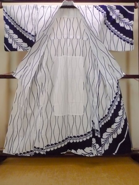 Photo2: O0228M Vintage Japanese kimono   White YUKATA summer(made in Japan) for women / Cotton. Flower,   (Grade B) (2)