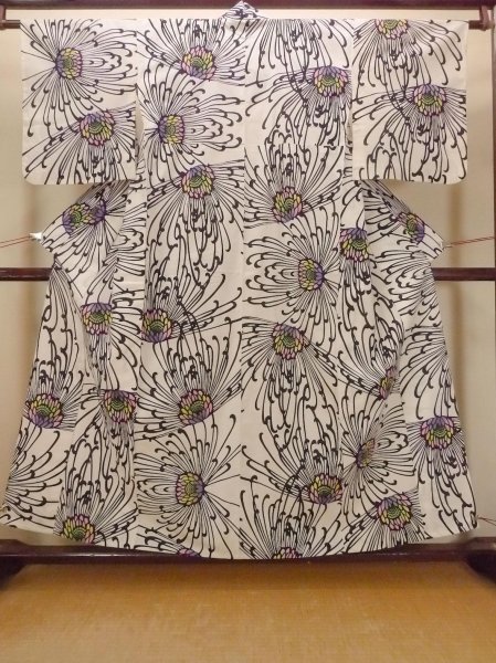 Photo1: O0228N Vintage Japanese kimono   White Pour Dyed Yukata for women / Cotton. Chrysanthemum   (Grade C) (1)