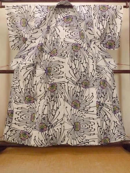 Photo2: O0228N Vintage Japanese kimono   White Pour Dyed Yukata for women / Cotton. Chrysanthemum   (Grade C) (2)