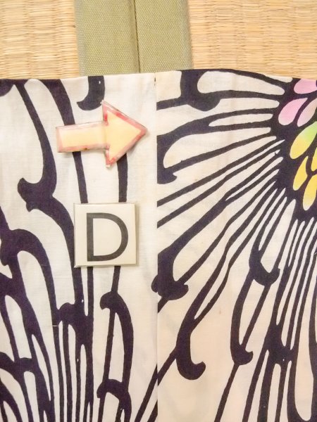 Photo18: O0228N Vintage Japanese kimono   White Pour Dyed Yukata for women / Cotton. Chrysanthemum   (Grade C) (18)