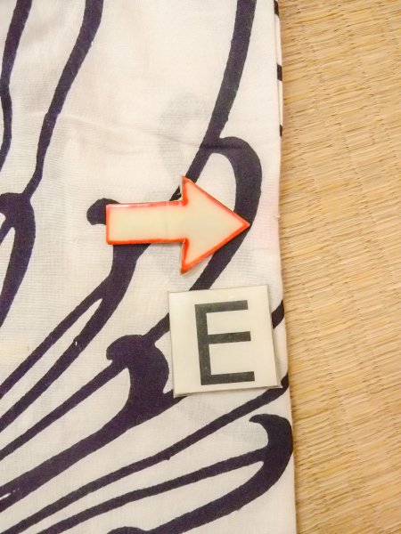 Photo19: O0228N Vintage Japanese kimono   White Pour Dyed Yukata for women / Cotton. Chrysanthemum   (Grade C) (19)