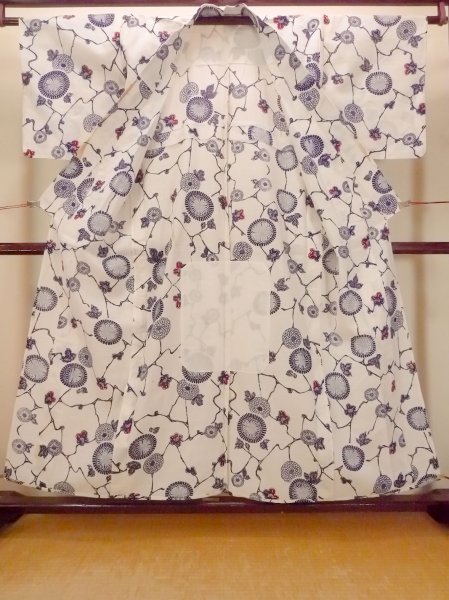Photo2: O0228O Vintage Japanese kimono   White Pour Dyed Yukata for women / Linen. Chrysanthemum,   (Grade C) (2)