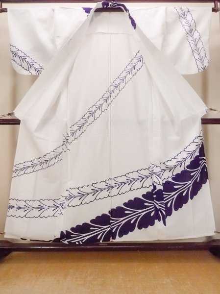 Photo2: O0228P Vintage Japanese kimono   White YUKATA summer(made in Japan) for women / Cotton. Flower   (Grade D) (2)