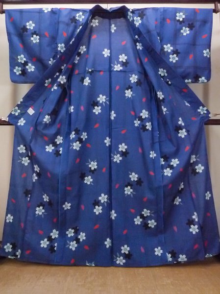 Photo2: O0228V Vintage Japanese kimono  Dark Indigo Blue YUKATA summer(made in Other than Japan) for women / Cotton. SAKURA cherry blossom,   (Grade B) (2)