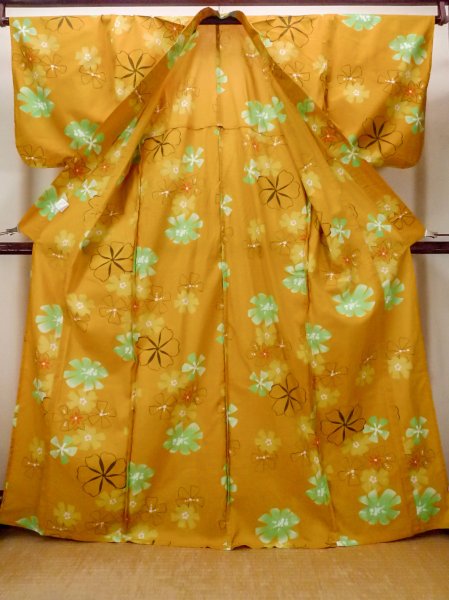 Photo2: O0228X Vintage Japanese kimono   Golden Yellow YUKATA summer(made in Other than Japan) for women / Cotton. Flower   (Grade B) (2)