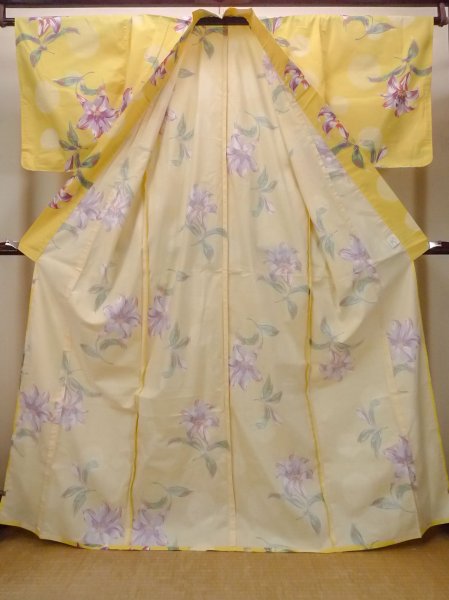 Photo2: Mint O0228Z Vintage Japanese kimono  Pale Yellow YUKATA summer(made in Other than Japan) for women / Cotton. Flower, Lilly pattern.  (Grade A) (2)