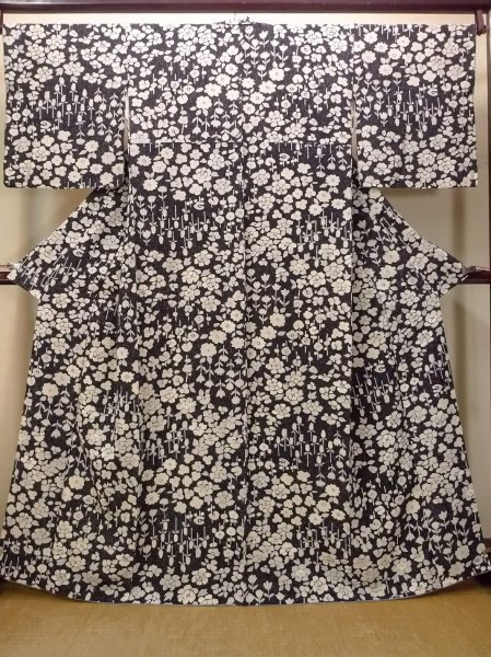 Photo1: O0312C Used Japanese kimono   Black KOMON dyed for women / Silk. Flower,   (Grade C) (1)