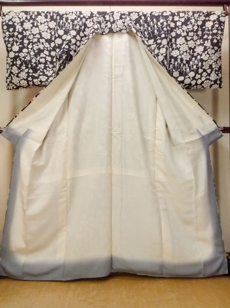 Photo2: O0312C Used Japanese kimono   Black KOMON dyed for women / Silk. Flower,   (Grade C) (2)