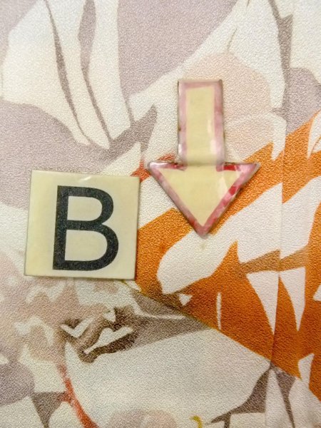 Photo16: O0312I Vintage Japanese kimono  Light Off White KOMON dyed for women / Silk. Leaf,   (Grade B) (16)