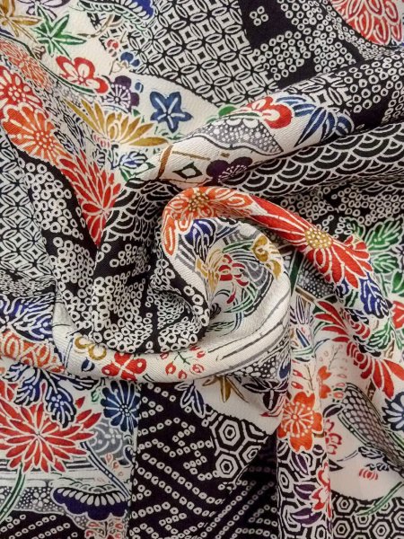 Photo12: O0312J Vintage Japanese kimono   Black KOMON dyed for women / Silk. SAKURA cherry blossom,   (Grade B) (12)