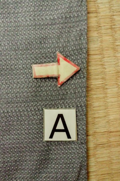 Photo13: O0312M Used Japanese kimono  Pale Gray YUUKI-TSUMUGI for men / Silk. Tortoise-shell pattern(Hexagonal pattern) 100 Tortoise-shell pattern(Hexagonal pattern)  (Grade B) (13)