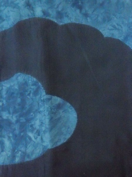 Photo4: O0312N Used Japanese kimono  Pale Gray YUUKI-TSUMUGI for men / Silk. Tortoise-shell pattern(Hexagonal pattern) 100 Tortoise-shell pattern(Hexagonal pattern)  (Grade B) (4)