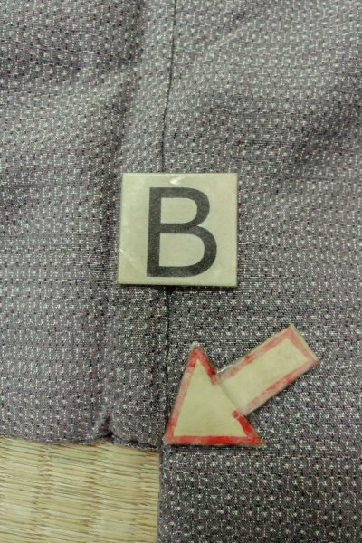 Photo20: O0312N Used Japanese kimono  Pale Gray YUUKI-TSUMUGI for men / Silk. Tortoise-shell pattern(Hexagonal pattern) 100 Tortoise-shell pattern(Hexagonal pattern)  (Grade B) (20)