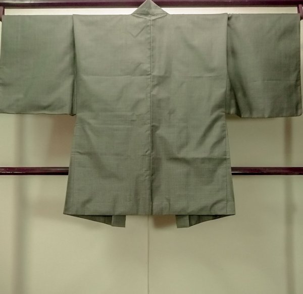 Photo2: O0312R Used Japanese kimono   Gray OSHIMA-TSUMUGI for men / Silk. Tortoise-shell pattern(Hexagonal pattern) 120 Tortoise-shell pattern(Hexagonal pattern)  (Grade B) (2)