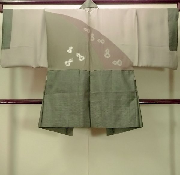 Photo3: O0312R Used Japanese kimono   Gray OSHIMA-TSUMUGI for men / Silk. Tortoise-shell pattern(Hexagonal pattern) 120 Tortoise-shell pattern(Hexagonal pattern)  (Grade B) (3)