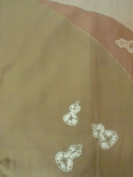 Photo4: O0312R Used Japanese kimono   Gray OSHIMA-TSUMUGI for men / Silk. Tortoise-shell pattern(Hexagonal pattern) 120 Tortoise-shell pattern(Hexagonal pattern)  (Grade B) (4)