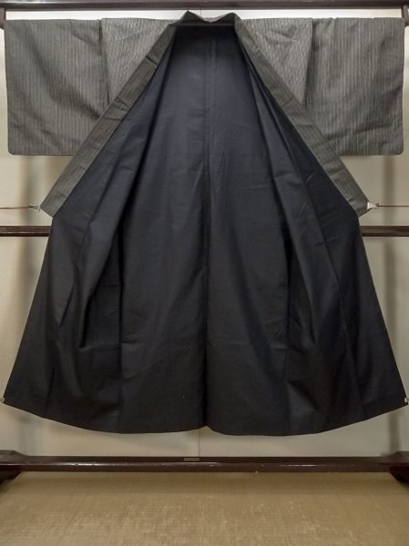 Photo2: O0312S Used Japanese kimono   Black OSHIMA-TSUMUGI for men / Silk. Stripes   (Grade B) (2)
