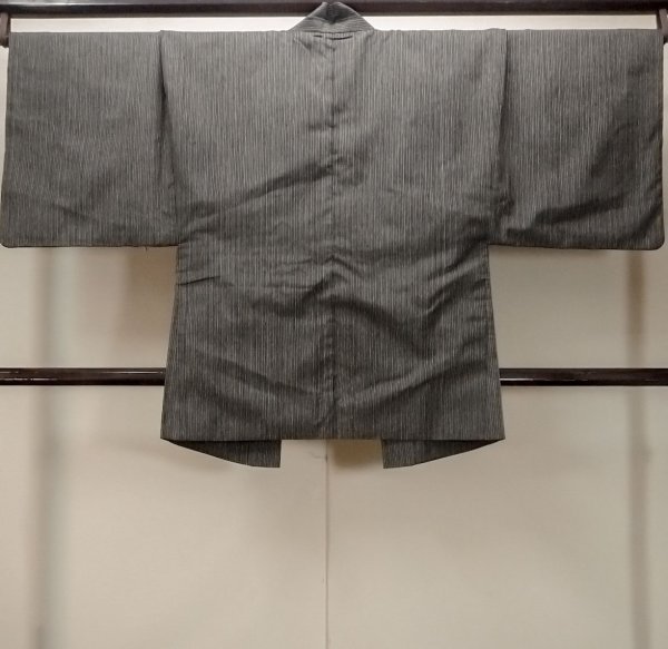 Photo2: Mint O0312T Used Japanese kimono   Black OSHIMA-TSUMUGI for men / Silk. Stripes   (Grade A) (2)