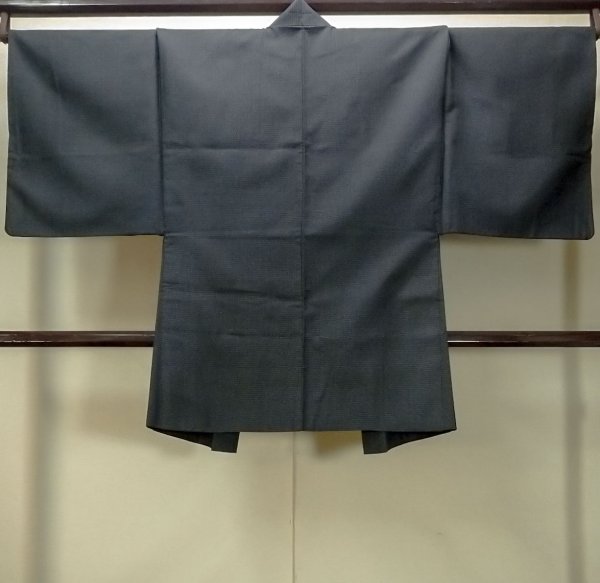 Photo2: O0312V Used Japanese kimono  Dark Indigo Blue Men's Haori for men / Silk. Tortoise-shell pattern(Hexagonal pattern)   (Grade C) (2)