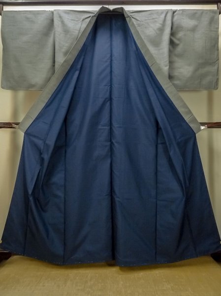Photo2: Mint O0312W Used Japanese kimono  Light Gray YUUKI-TSUMUGI for men / Silk.    (Grade A) (2)