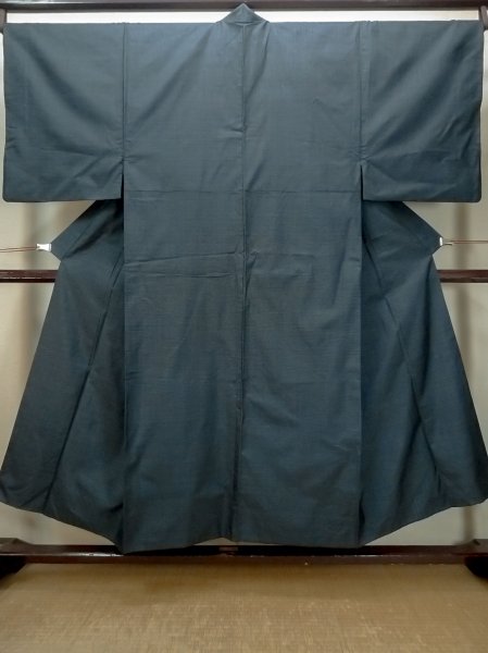 Photo1: O0313A Used Japanese kimono   Navy Blue OSHIMA-TSUMUGI for men / Silk. Tortoise-shell pattern(Hexagonal pattern)   (Grade B) (1)