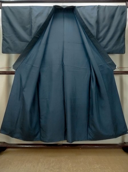 Photo2: O0313A Used Japanese kimono   Navy Blue OSHIMA-TSUMUGI for men / Silk. Tortoise-shell pattern(Hexagonal pattern)   (Grade B) (2)