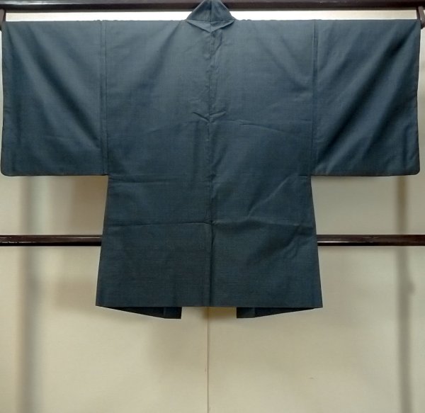 Photo2: O0313B Used Japanese kimono   Navy Blue OSHIMA-TSUMUGI for men / Silk. Tortoise-shell pattern(Hexagonal pattern)   (Grade B) (2)