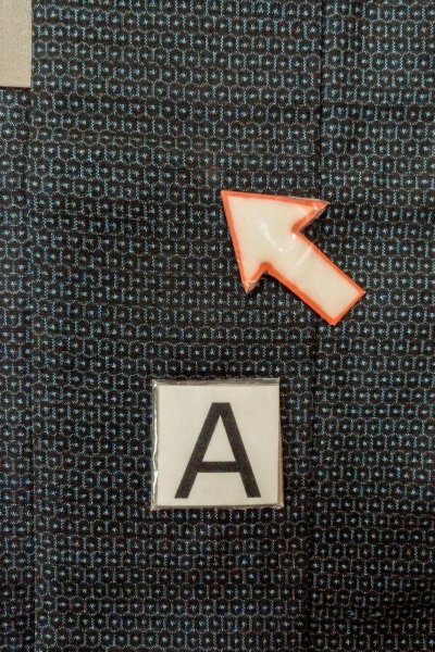 Photo19: O0313B Used Japanese kimono   Navy Blue OSHIMA-TSUMUGI for men / Silk. Tortoise-shell pattern(Hexagonal pattern)   (Grade B) (19)