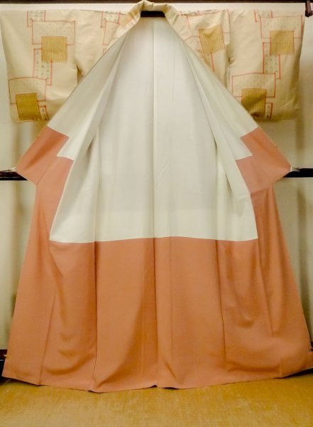 Photo2: O0328C Vintage Japanese kimono   Beige TSUMUGI pongee for women / Silk. Quadrangle,   (Grade B) (2)