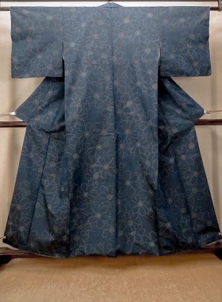 Photo1: O0328D Used Japanese kimono   Navy Blue TOKAMACHI-TSUMUGI for women / Silk. Chrysanthemum,   (Grade B) (1)