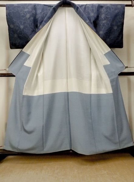 Photo2: O0328D Used Japanese kimono   Navy Blue TOKAMACHI-TSUMUGI for women / Silk. Chrysanthemum,   (Grade B) (2)