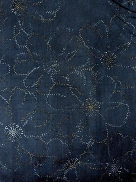 Photo3: O0328D Used Japanese kimono   Navy Blue TOKAMACHI-TSUMUGI for women / Silk. Chrysanthemum,   (Grade B) (3)