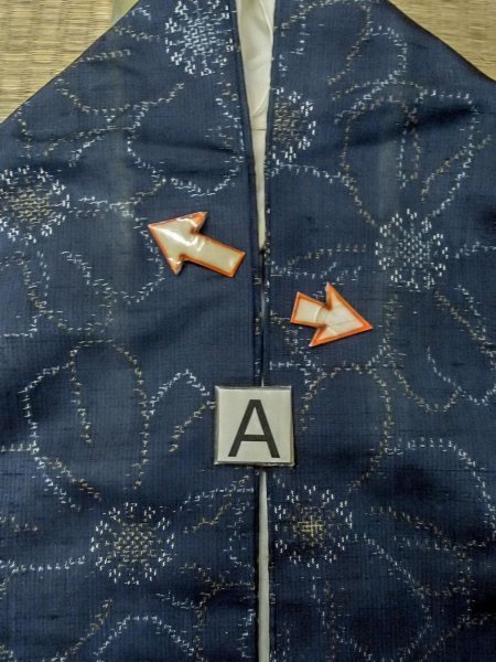 Photo14: O0328D Used Japanese kimono   Navy Blue TOKAMACHI-TSUMUGI for women / Silk. Chrysanthemum,   (Grade B) (14)